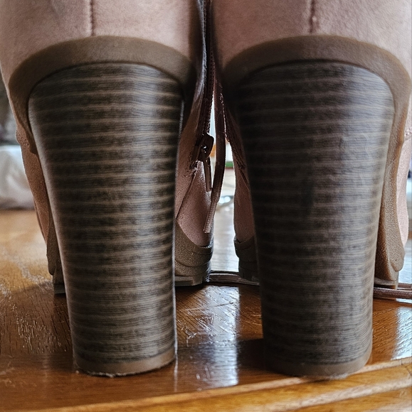 Guess Boots ✨️Almost New✨️ - Picture 11 of 13